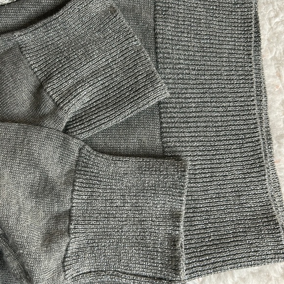 Fine knit Tommy Hilfiger sweater. Studded sparkle Aztec design - Picture 4 of 8